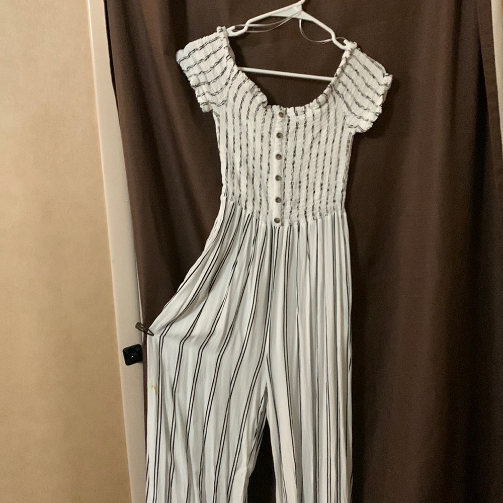Street wear society jumper. Size is Teen XL  it is cream and black with stripes.
